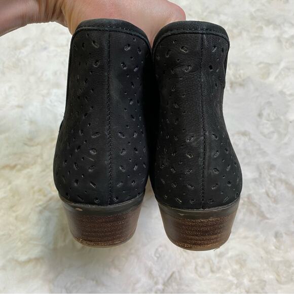 Lucky Brand Baley Perforated Ankle Booties Black Leather Size 9.5 Womens - Picture 7 of 11